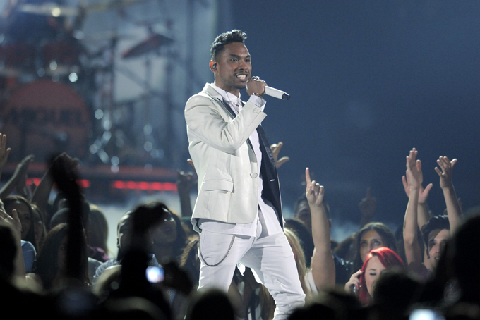 2013_Billboard_MusicMIGUEL__Broa.jpg